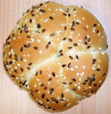 Pan Rey con semillas blancas y negras Kaiser - 70 grs / 11 cm