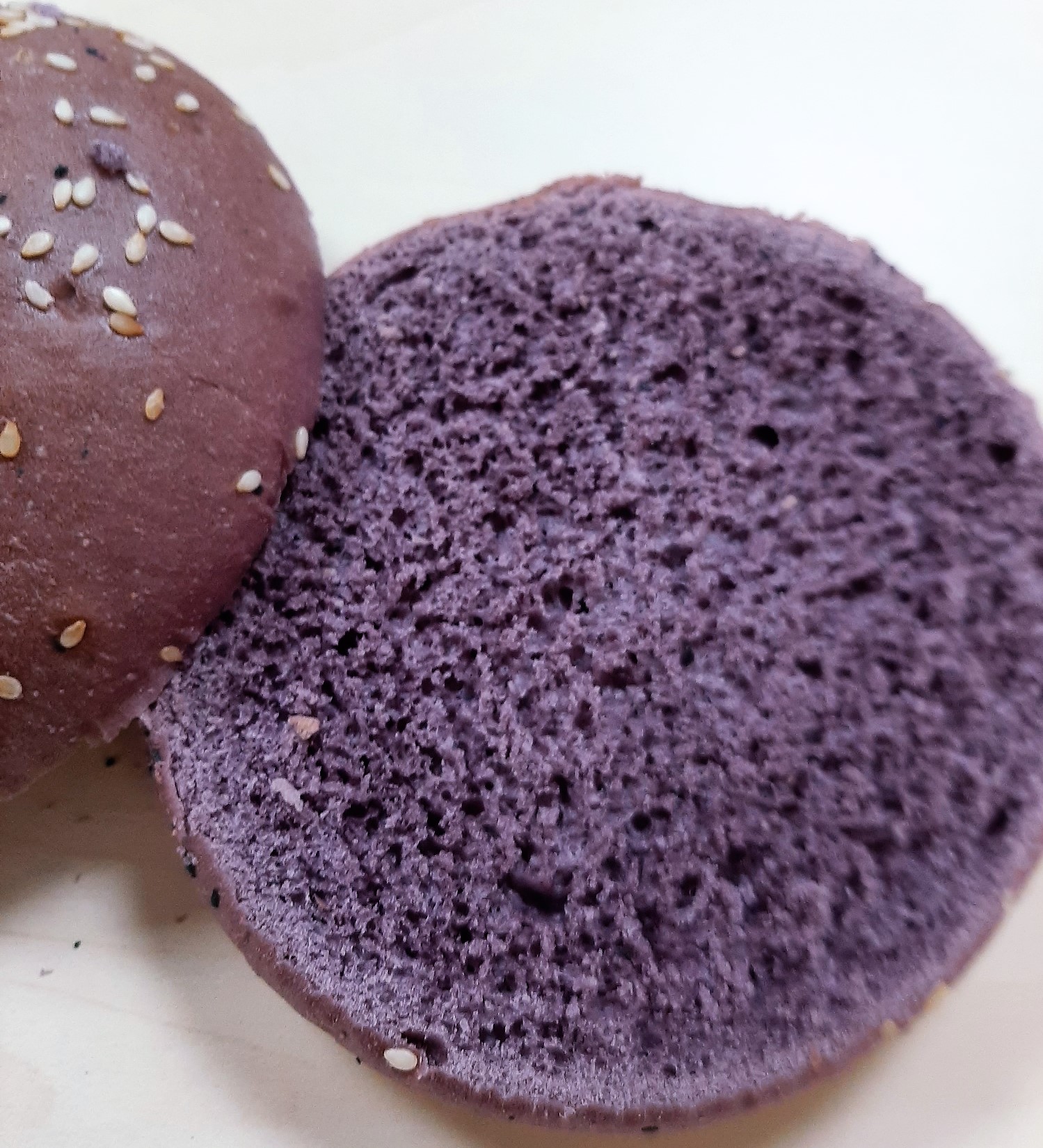 Blueberry and Carrot Burger Bread, Pre-sliced. 70 gr-10,5 cm