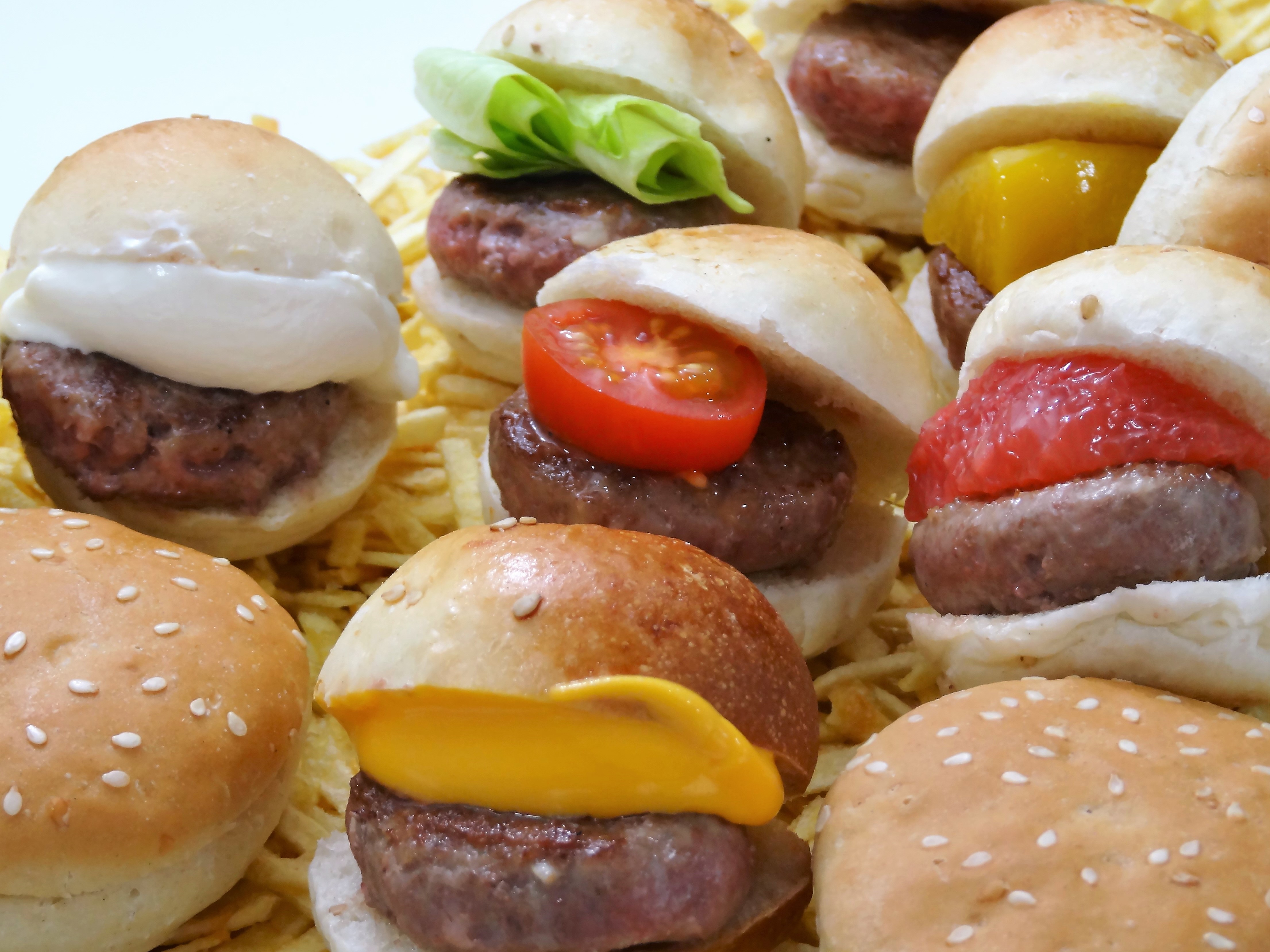 Seeded Artisan Mini-Hamburger Bun - 20 grs / 4cm