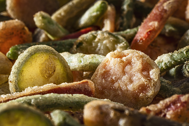 Verduras rebozadas en Tempura (pimiento rojo, cebolla, calabacín verde, zanahoria y judía Verde)