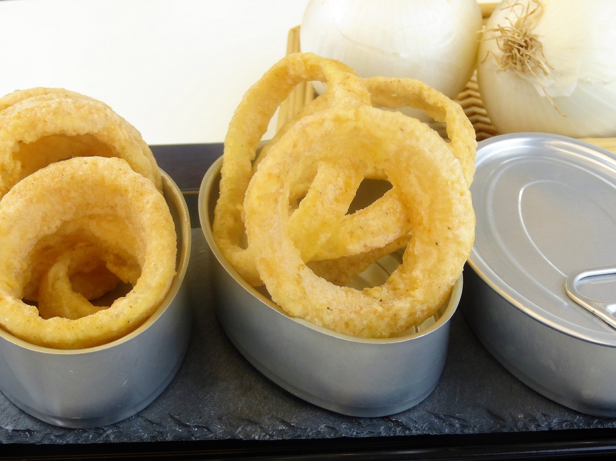 Cerchi di cipolla naturale con rivestimento sottile