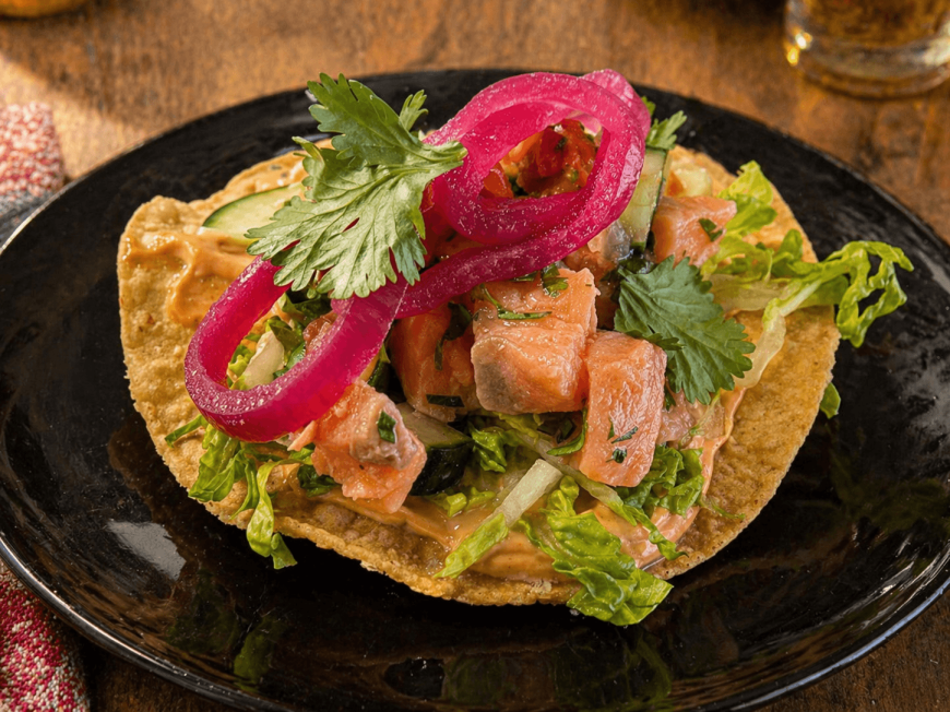 Tostada de aguachile de salmón